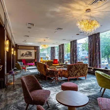 Tinytwice Hotel
